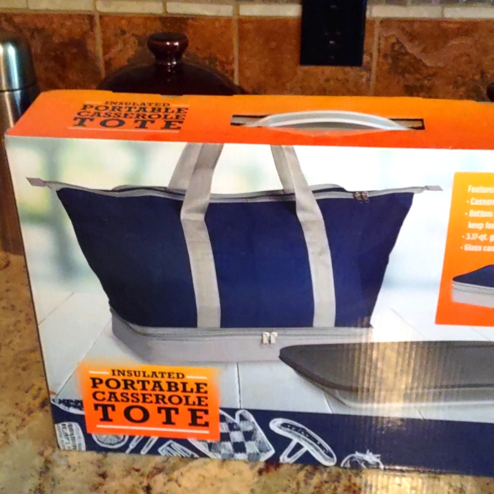 Brand new inbox Soleil portable casserole tote.